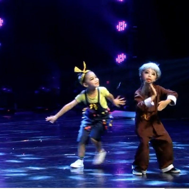 新款手机手机幼儿舞蹈服 儿童舞蹈抬起头演出服幼儿背带裤舞台装,童装/婴儿装/亲子装,儿童演出服,淘宝优惠券,粉丝福利购,淘宝优惠卷