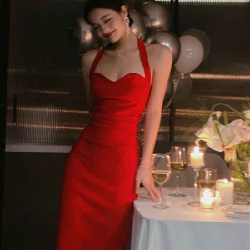 大红色挂脖连衣裙轻奢小众生日party小礼服裙圣诞裙子新娘订婚