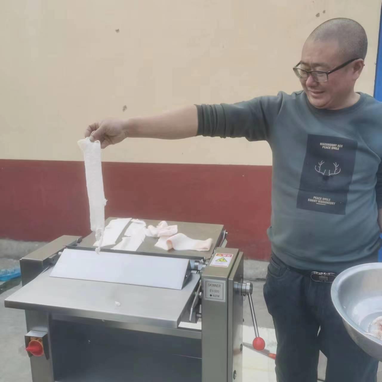 猪皮去油机 厚薄可调肉皮脱油机 煮熟猪皮刮油脂机