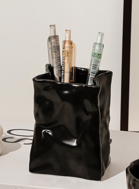 大容量笔筒收纳桶学生化妆刷办公室书房桌面男女生创意摆件置物盒