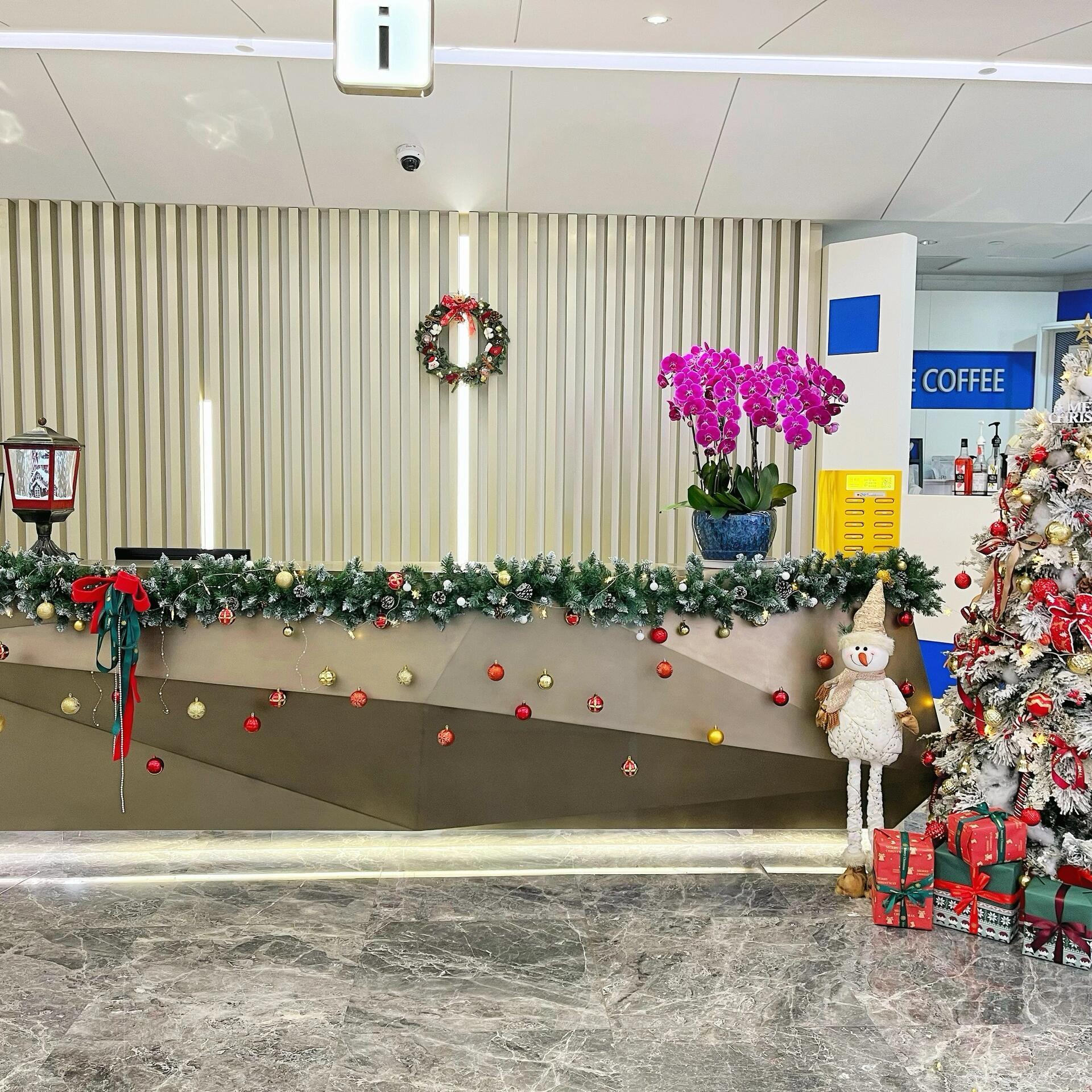 公司前台圣诞藤条装饰场景氛围布置藤条圣诞树摆件圣诞老人玩偶