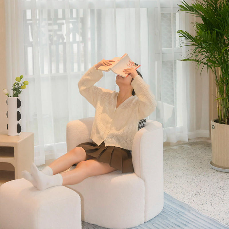 北欧轻奢网红单人羊羔绒沙发设计师椅家用客厅卧室布艺旋转休闲椅