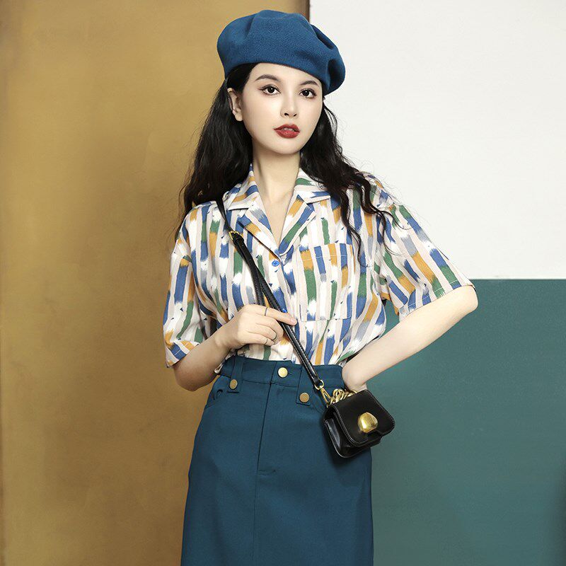 天气晴~港风复古夏季拼色彩色条纹V领短袖女装宽松上衣设计感衬衫