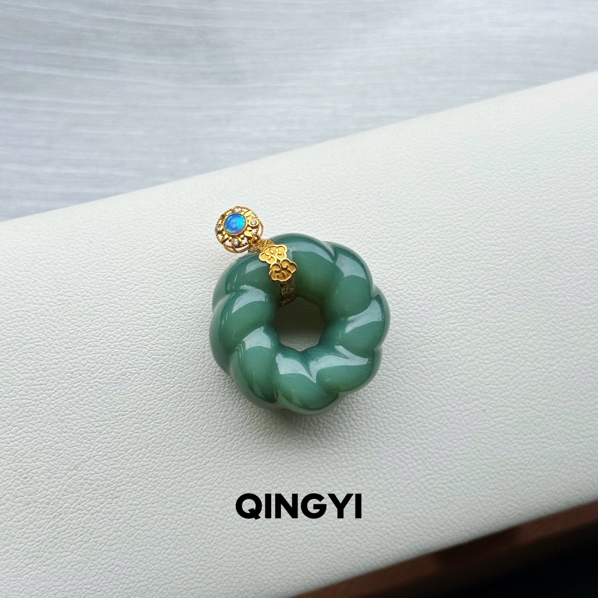 天然俄料和田玉粉青碧玉吊坠18k金女款麻花玉石挂件保平安送朋友