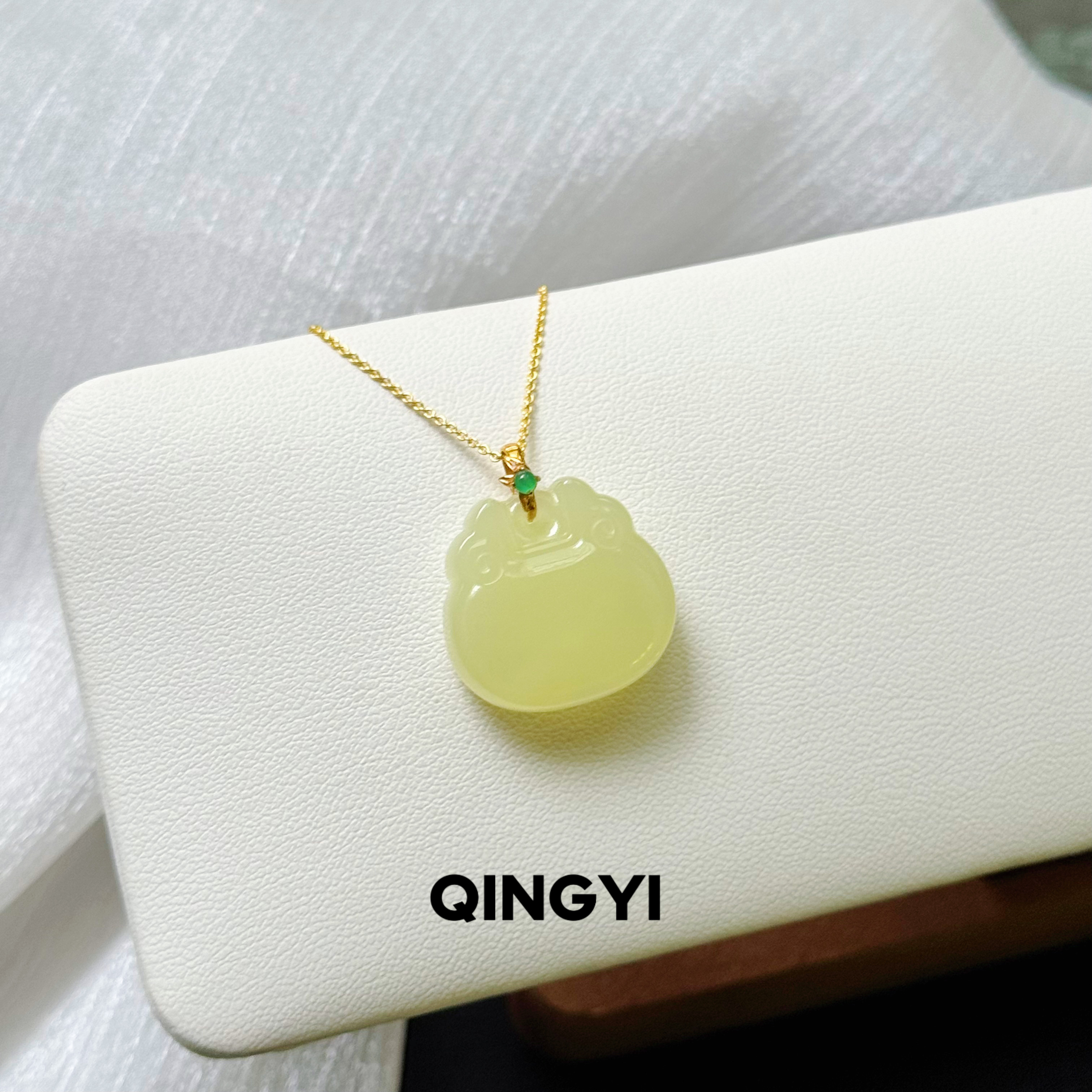 天然俄料和田玉黄口平安如意锁吊坠18k金女款福袋玉石挂件送朋友,饰品/流行首饰/时尚饰品新,项坠/吊坠,淘宝优惠券,粉丝福利购,淘宝优惠卷