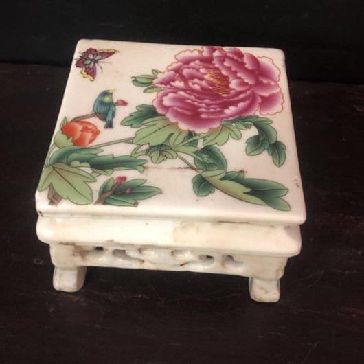 民国粉彩牡丹四方桌怀旧仿古瓷器做旧家居装饰摆件小玩玉收藏古典