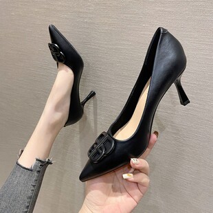 法式少女小高跟鞋2021年新款细跟尖头百搭气质卡其色方扣职业单鞋