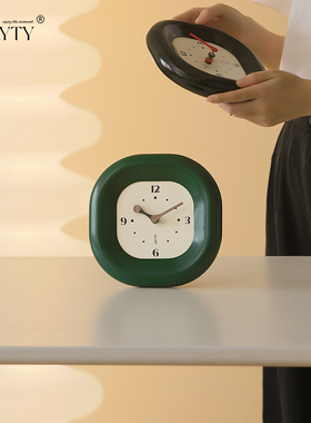 法式复古侘寂风客厅桌面摆件卧室玄关奶油创意座钟黑白装饰品家俱