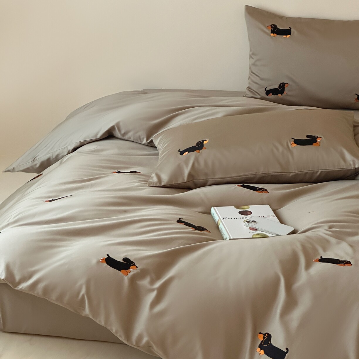 轻奢居家50s长绒棉全棉纯棉四件套热款卡通小狗刺绣简约绣花套件