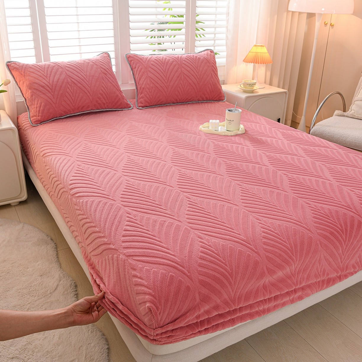 雕花加厚牛奶绒床笠三件套冬季珊瑚绒床罩床垫保护罩防滑加绒床套