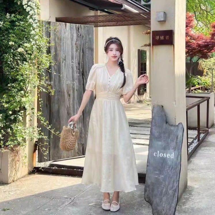 2026年夏季新款气质V领泡泡袖短袖连衣裙女韩版收腰显瘦中长裙子
