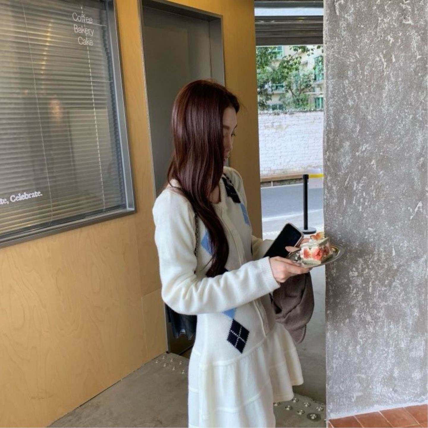 学院风灰色菱格撞色针织连衣裙女春夏收腰泡泡袖A字气质显瘦短裙