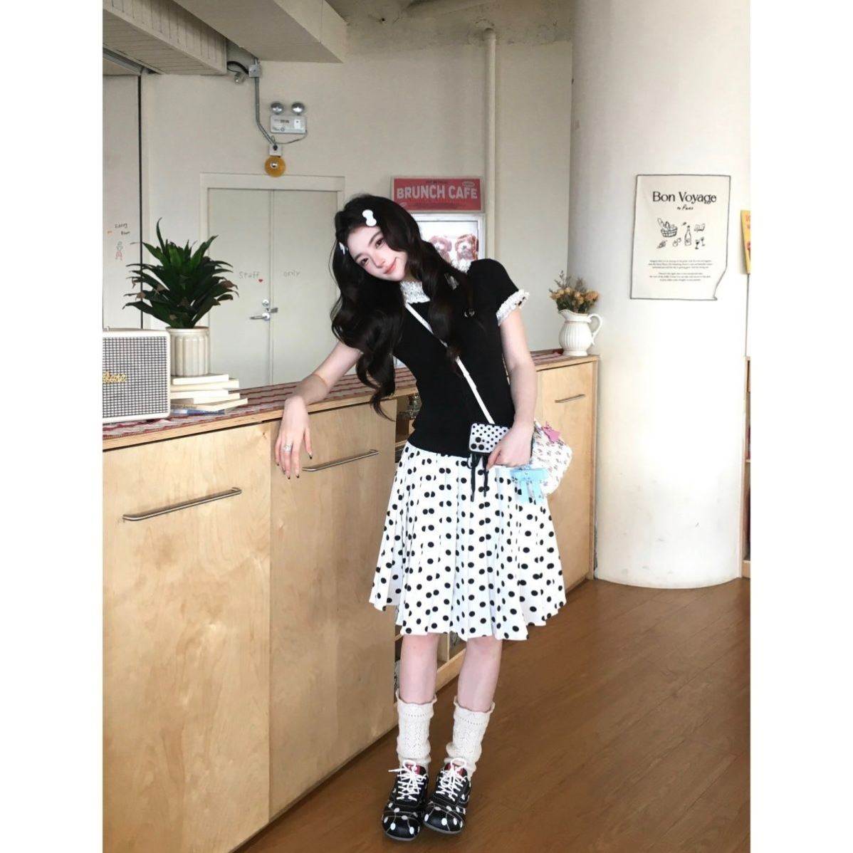 约会穿搭一整套韩版复古蕾丝花边拼接短袖针织上衣女波点半身短裙