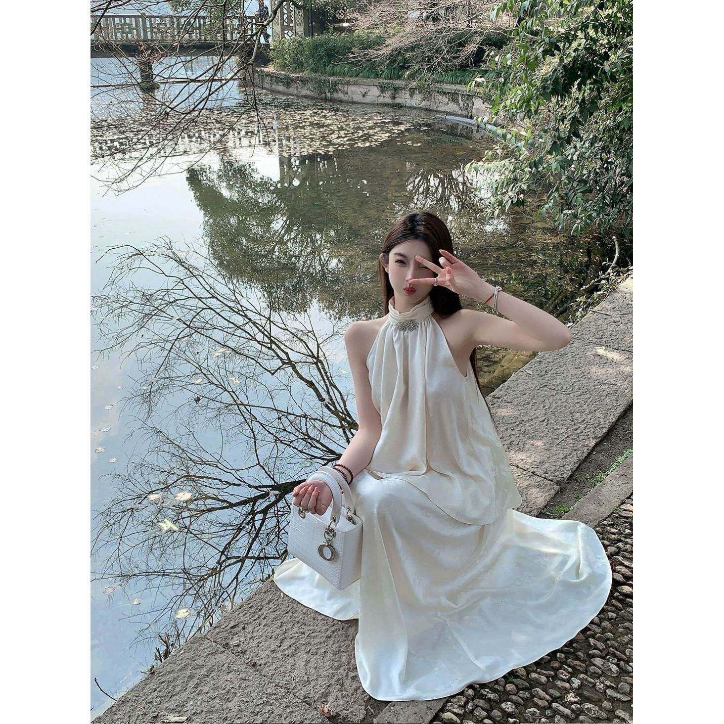 夏季新中式缎面白色挂脖背心套装女提花半身长裙两件套
