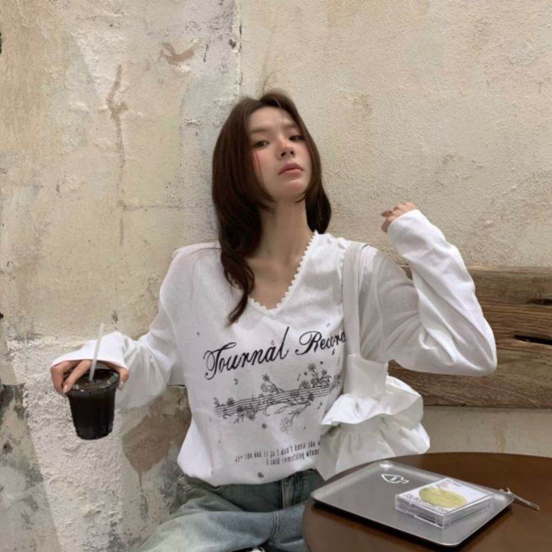 夏季少女范法式字母绘画V领齿轮工艺长袖淑女T恤上衣