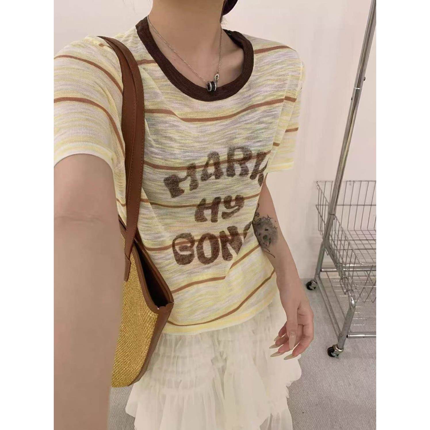 减龄松弛感字母印花细条纹短袖薄T恤女夏季新款亲肤透气圆领上衣