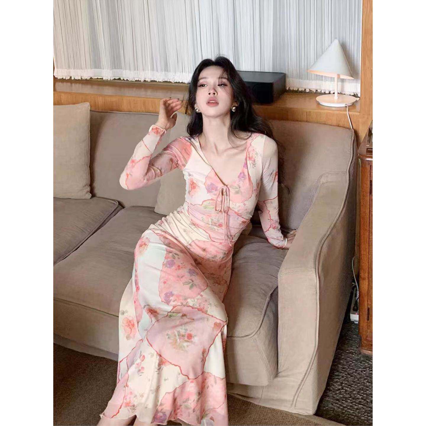 纯欲温柔气质修身碎花油画风连衣裙法式收腰印花网纱度假鱼尾长裙
