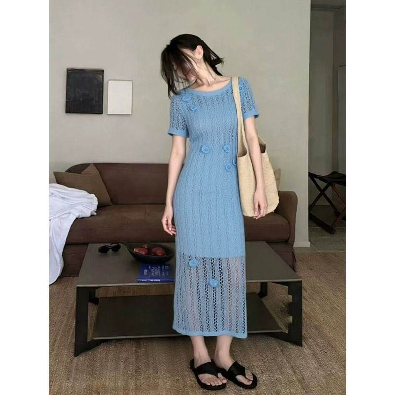 蓝色针织短袖连衣裙女2026新款设计感小众不撞款修身立体花朵长裙