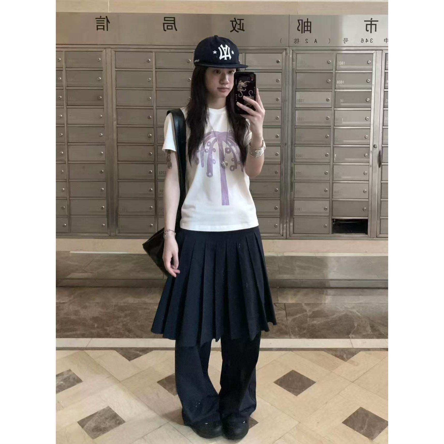 黑色假两件裤裙女秋季新款一体设计感个性显瘦西装屁帘微喇裤