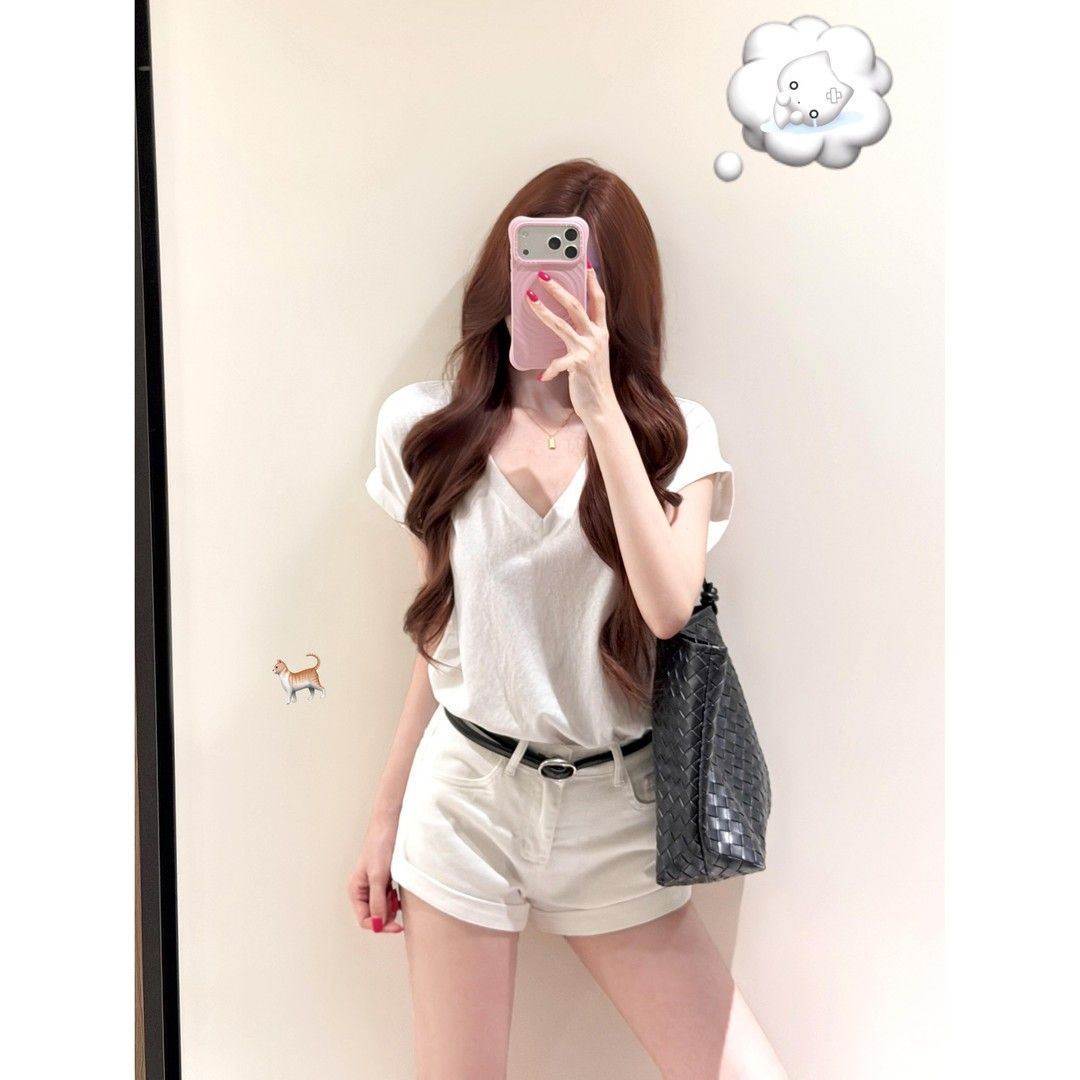 韩系复古极简风白色V领短袖t恤女夏季高腰显瘦卷边牛仔短裤两件套
