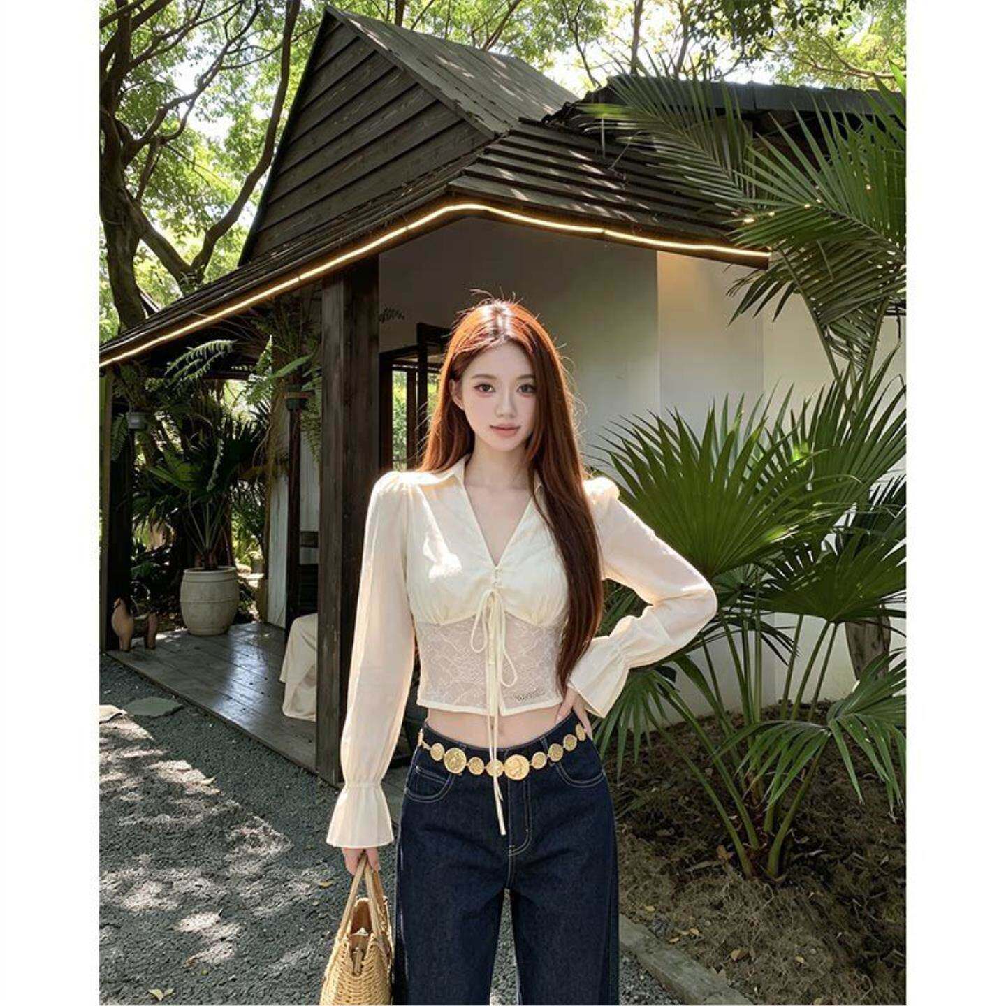 辣妹纯欲风衬衫女秋季新款蕾丝拼接抽绳收腰喇叭袖翻领长袖上衣