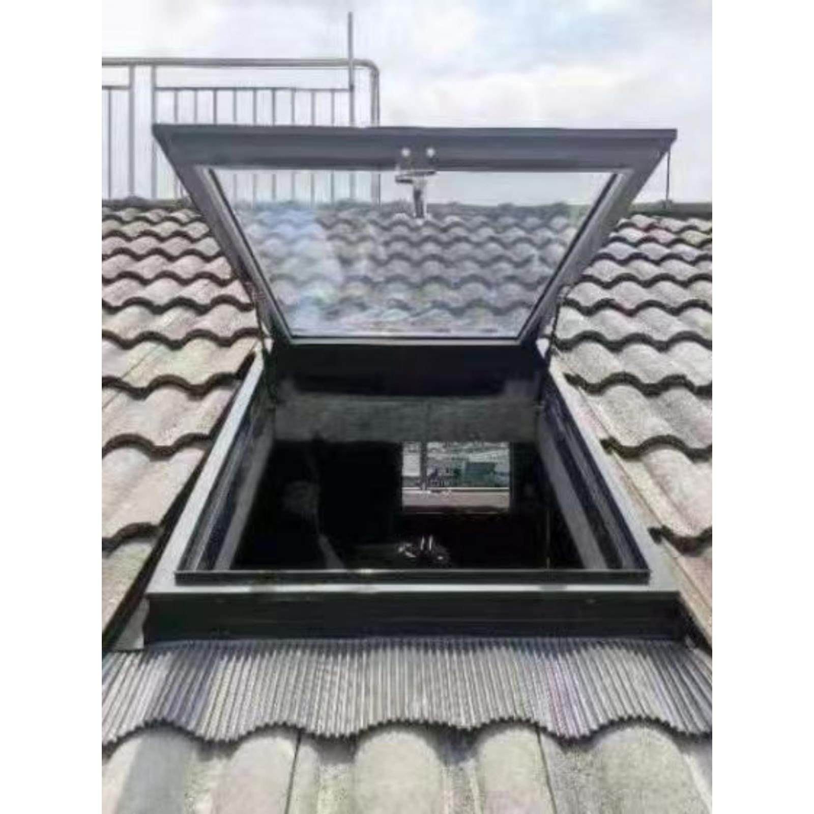 天台瓦片屋顶硫璃瓦加厚阁楼窗户斜顶伸缩式一整套总成手动天窗