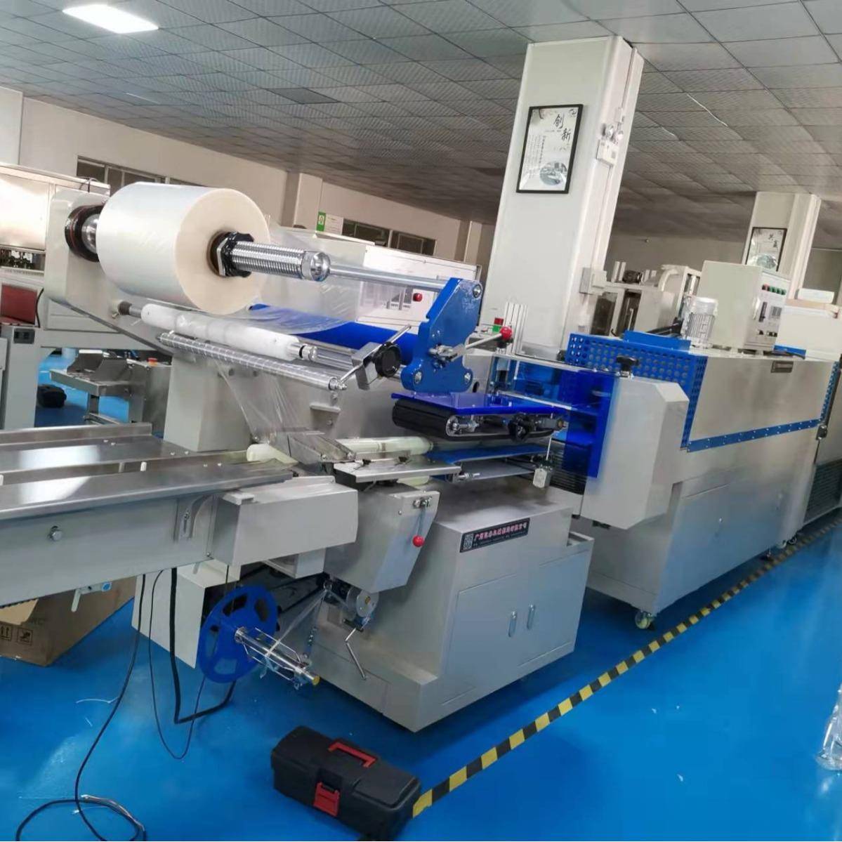 全自动高速伺服枕式包装机洗发水热收缩包装机多功能薄膜封切机