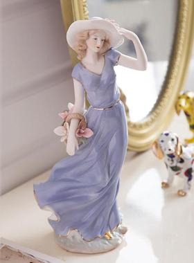 风吹裙摆采花女孩工艺品人物欧式公主法式浪漫陶瓷玩偶复古蓝摆件