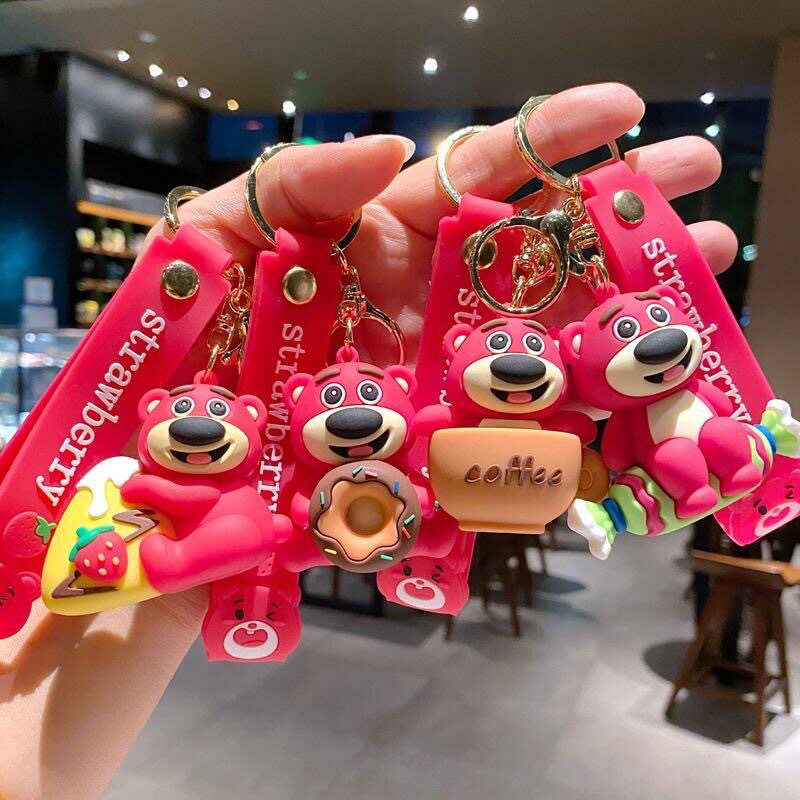 【拍一送一】卡通贪吃草莓熊钥匙链公仔情侣玩偶硅胶钥匙扣挂件