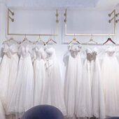 金色影楼专用礼服货架壁挂式 墙上婚纱吊架高档礼服馆衣架上墙侧挂