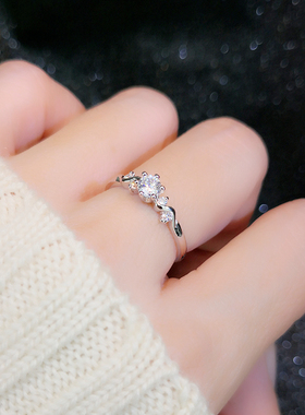 韩版个性小钻六爪小众高端奢华结婚求婚戒指莫桑石女款假仿真钻戒