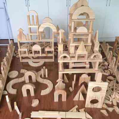 幼儿园建构区原木色实o心实木质大块大型超大积木拼装搭建幼教玩