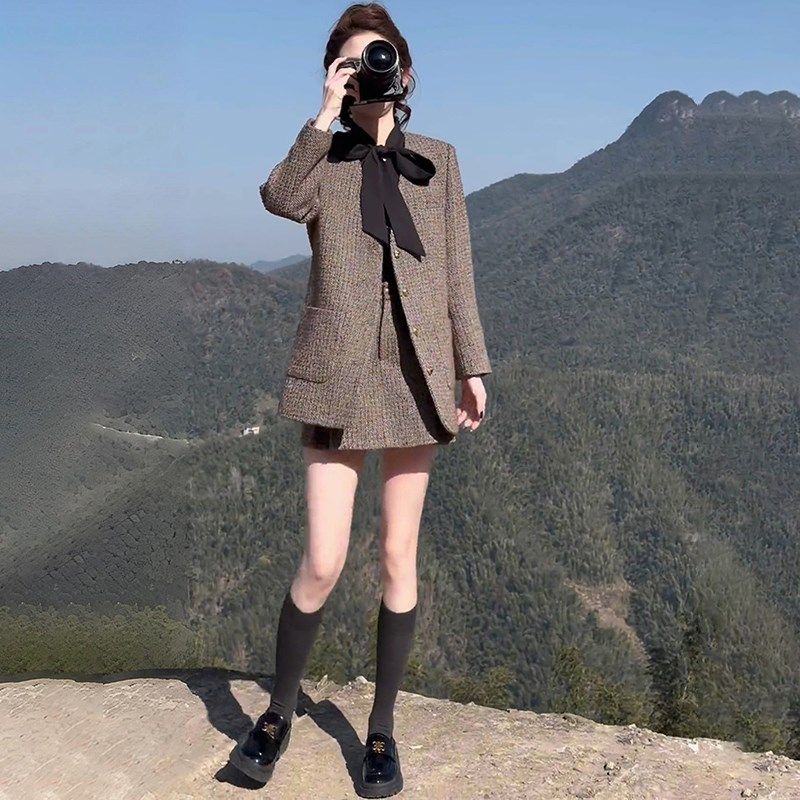 冬季新款高级感时尚气质套装女士高贵显瘦西服外套洋气短裙两件套