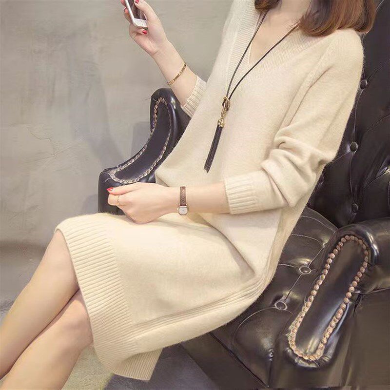 大码女装中长款毛衣胖mm宽松显瘦V领长袖针织打底裙胖妹妹上衣