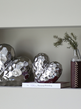 银色爱心陶瓷锤纹摆件艺术氛围感客厅电视柜轻奢高级家居软装饰品