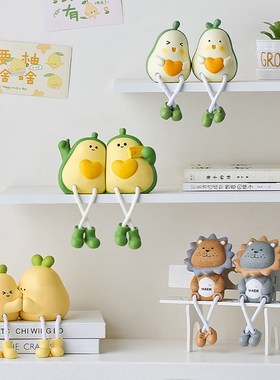 创意可爱吊脚娃娃摆件小玩偶客厅电视柜书柜墙上置物架家居装饰品