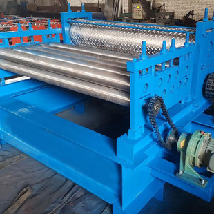 金属板压花纹设备，柳叶花纹板冷弯成型机，凹凸不锈钢板压型机