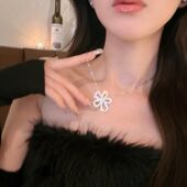 微镶锆石五瓣花朵项链轻奢小众女高级设计感2026新款 爆款 锁骨链潮