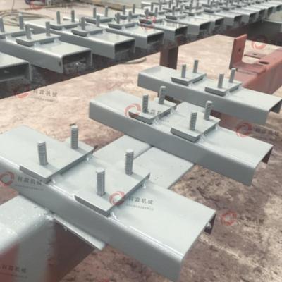 厂家供应清扫刮板皮带清扫器带式给煤机给料机清扫链刮板