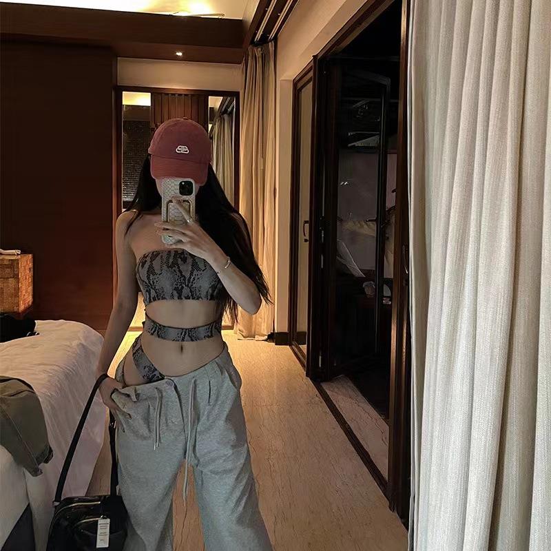 2025新款新款泳衣女夏性感蛇皮纹单肩连体三角纯欲比基尼显瘦泡温