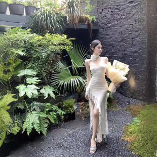 多巴胺甜美风裙子女2025夏季 不规则下摆吊带连衣裙 新款 辣妹中长款
