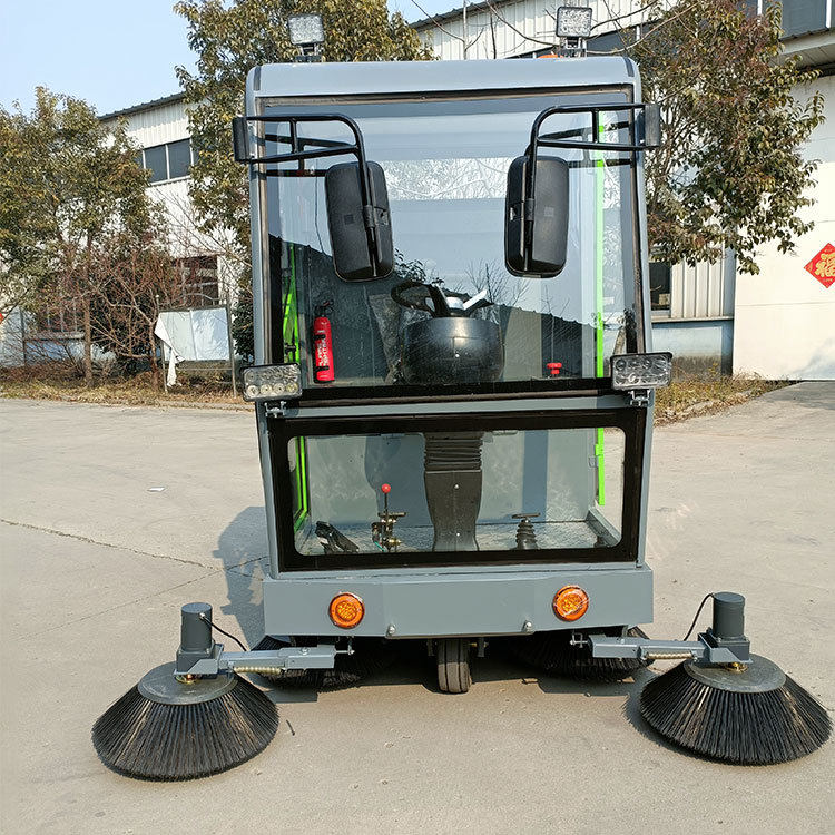 小型喷雾电动扫地车工厂物业驾驶式吸尘清扫车仓库市政环卫扫地机
