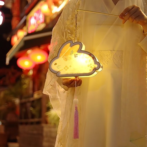 中秋节的仪式感，是玉兔灯笼给的