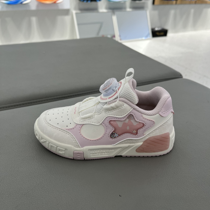 安踏女童运动鞋2026年322619934春季女小童奶昔新年革面运动板鞋