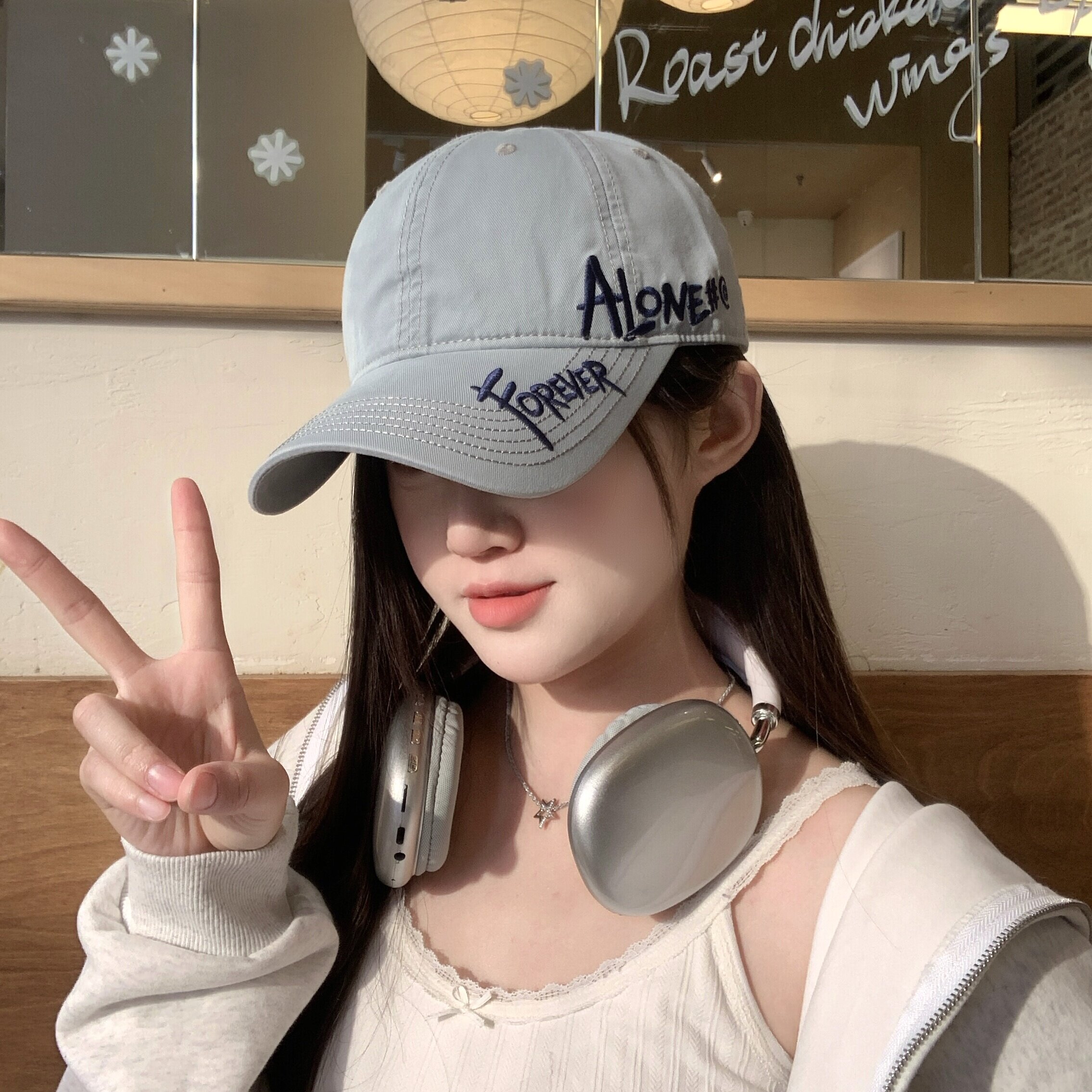 弯檐破洞鸭舌帽韩版休闲百搭显脸小棒球帽女简约通勤遮阳防晒帽子