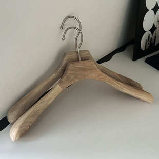 香樟木衣架宽肩西装大衣无痕原木色家用木头挂实木防滑撑防虫裤架