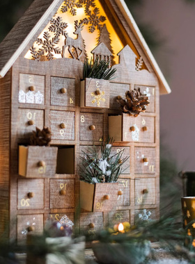 耶诞节装饰品日历礼盒倒计时发光木质小屋桌面家用创意小木屋