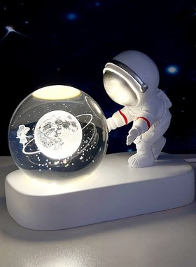 宇航员小夜灯水晶球摆件太空人电脑桌面装饰生日礼物男生女高级感