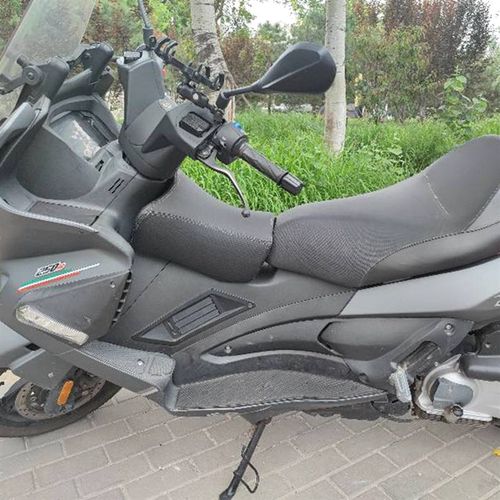 适用阿普利亚SRMAX250/300GT改装油箱垫 儿童座椅座包小坐垫软座