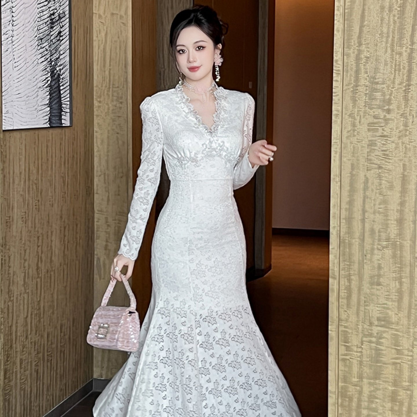 气质白色肌理感轻奢名媛风连衣裙法式长裙蕾丝鱼尾v领裙子40625